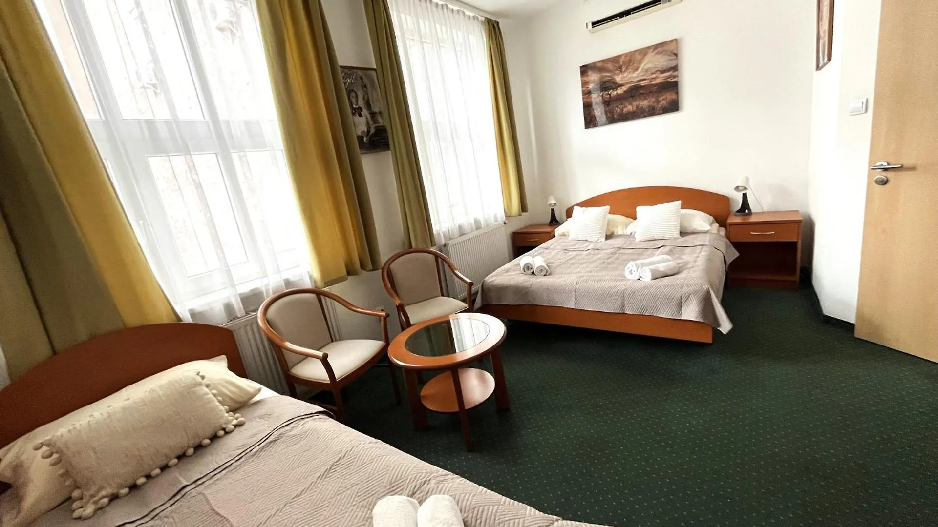 Broadway City Guesthouse Budapest