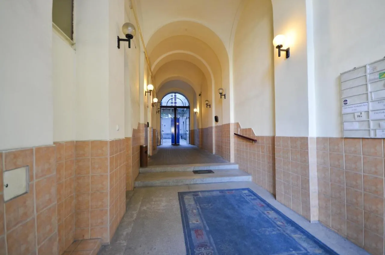 Broadway City Guesthouse Budapest